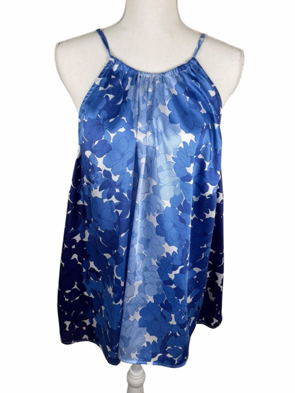 NWOT Flowy and floral, sleeveless halter neck top. Size 18.